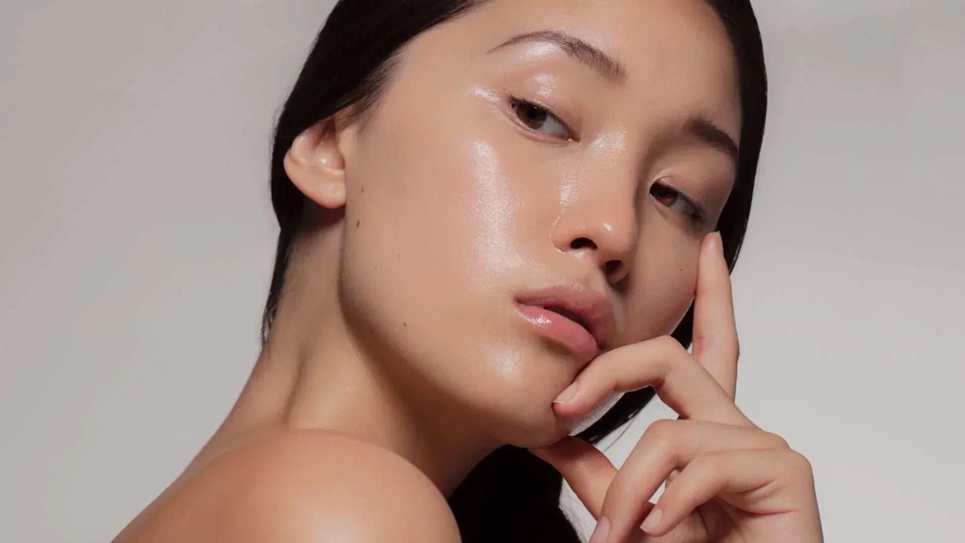 The Glass Skin Philosophy: Why Korean Skincare Prioritizes the Barrier Over Harsh Peels